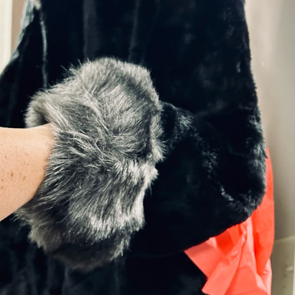 Faux Fur Scalloped Bottom Jacket GrayCollar/Sleeves New nice lining & pockets - Picture 5 of 12